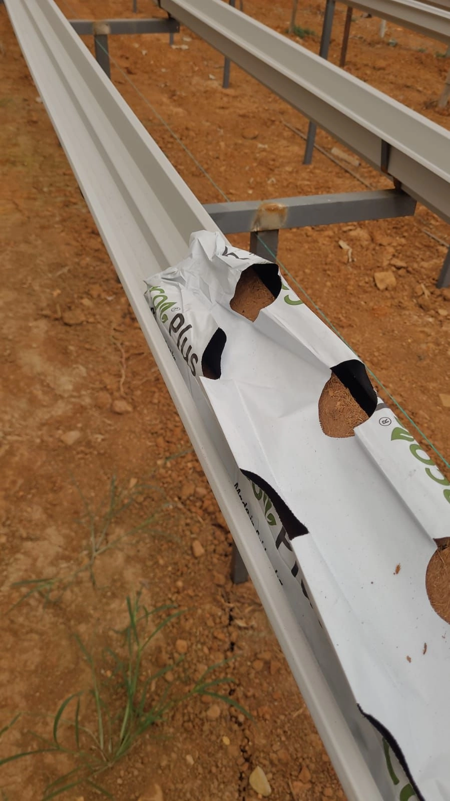 Çilek Oluğu – 2 m çilek gutter 